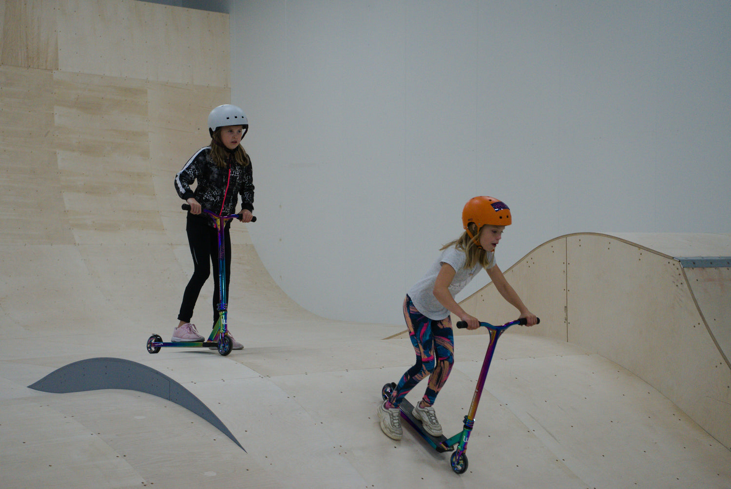 Upplev rörelseglädje med sparkcykel inomhus på Wallride Skatehall