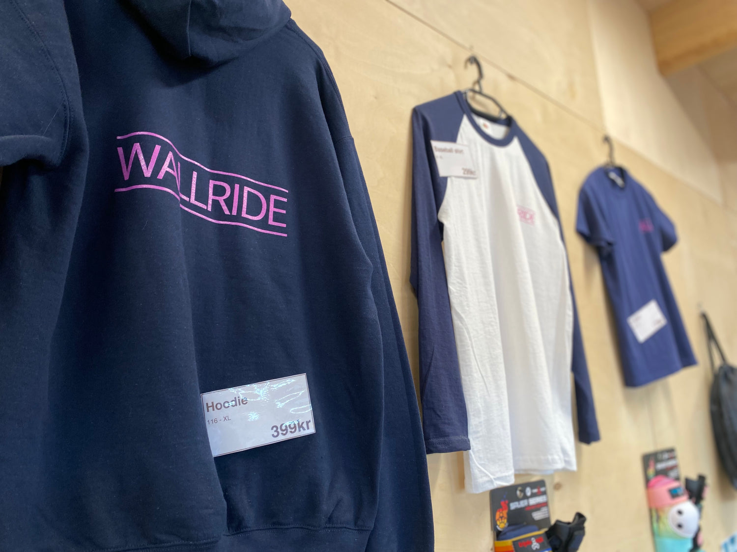 Presentkort på Wallride går att använda till varor i skatehallen