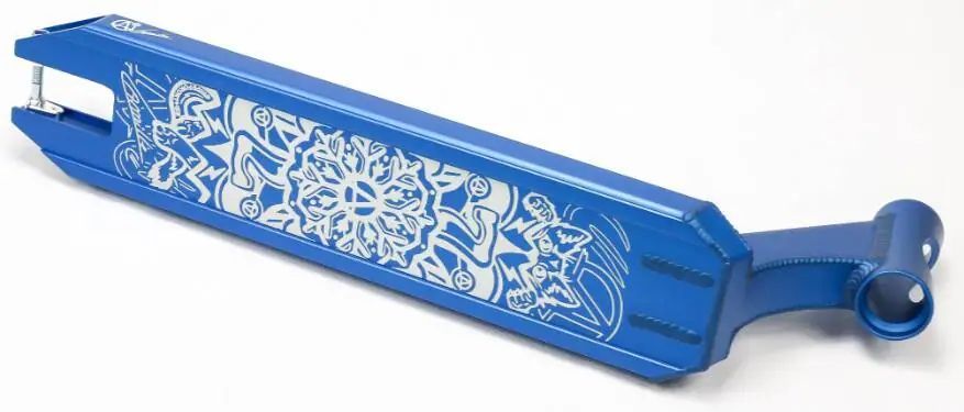 Kraftfull och kompakt 4.5-tums högtalare för överlägsen ljudupplevelse och perfekt för både inomhus- och utomhusbruk, idealisk för musikälskare och festplanerare.