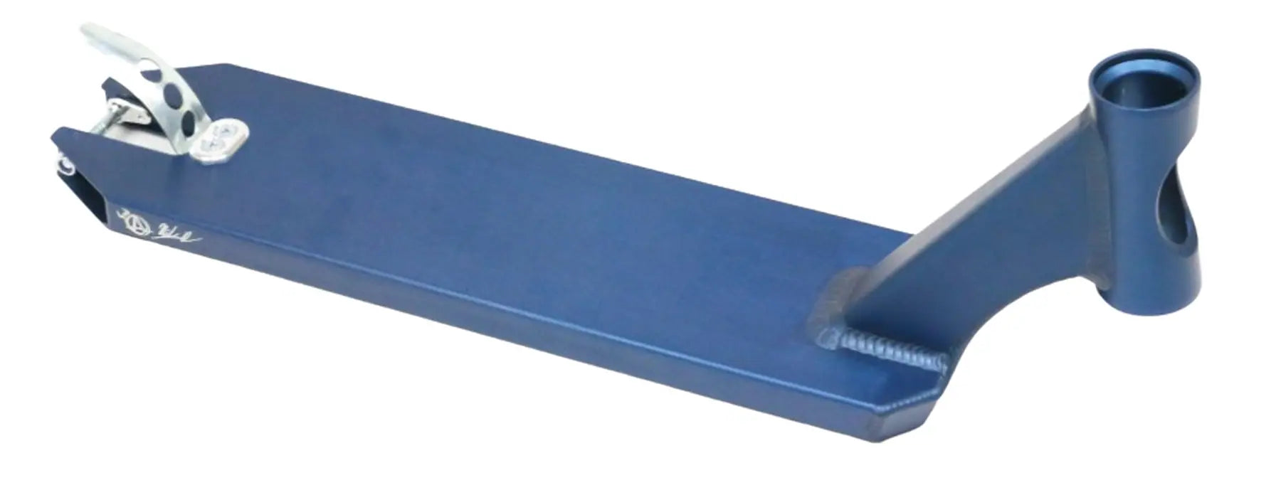 Apex Nils Qvarford Signature Deck i helbild, aluminiumfinish med exklusiva grafiska detaljer.