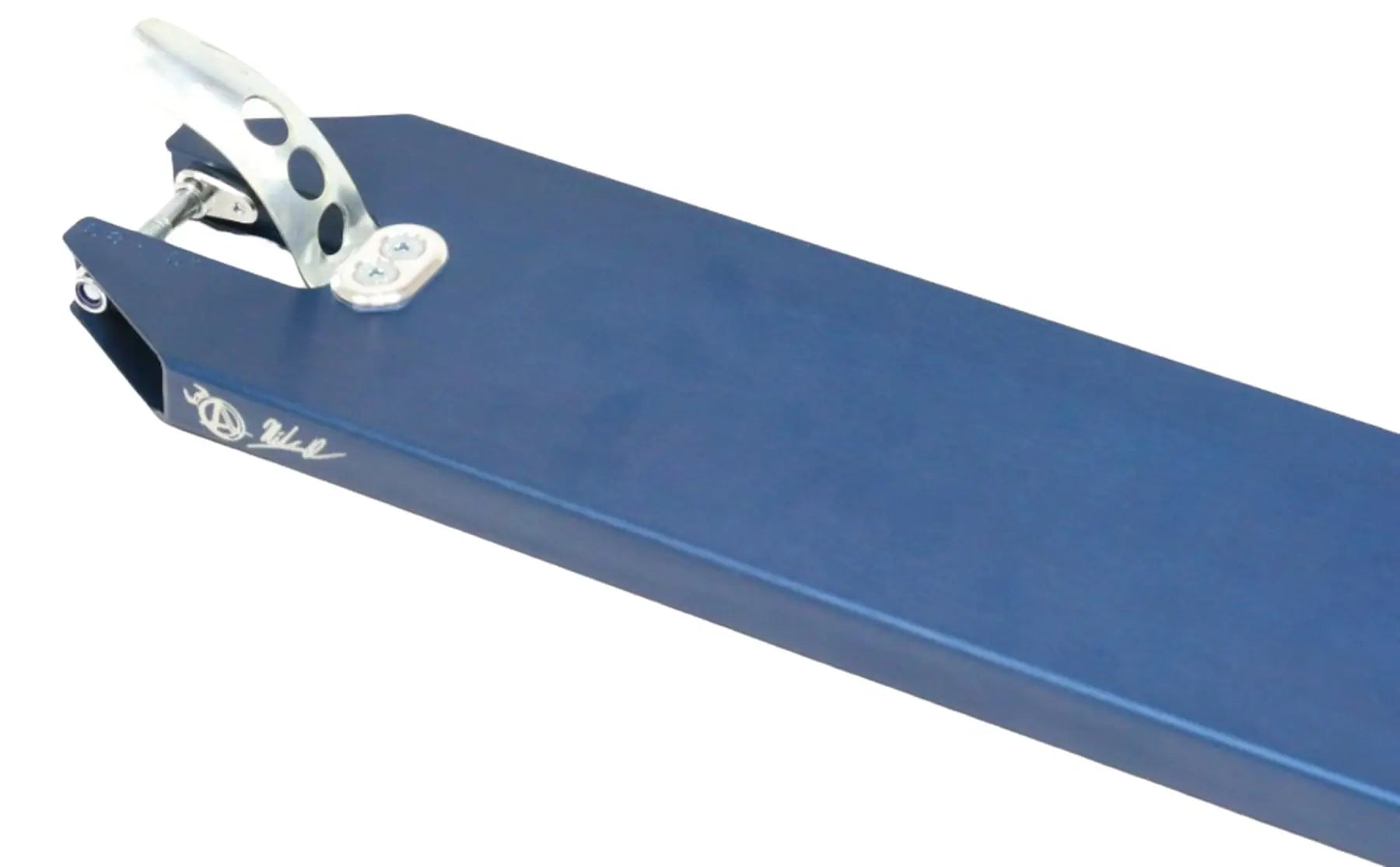 Sparkcykeldeck från Apex designat av Nils Qvarford, perfekt för trick och street riding.