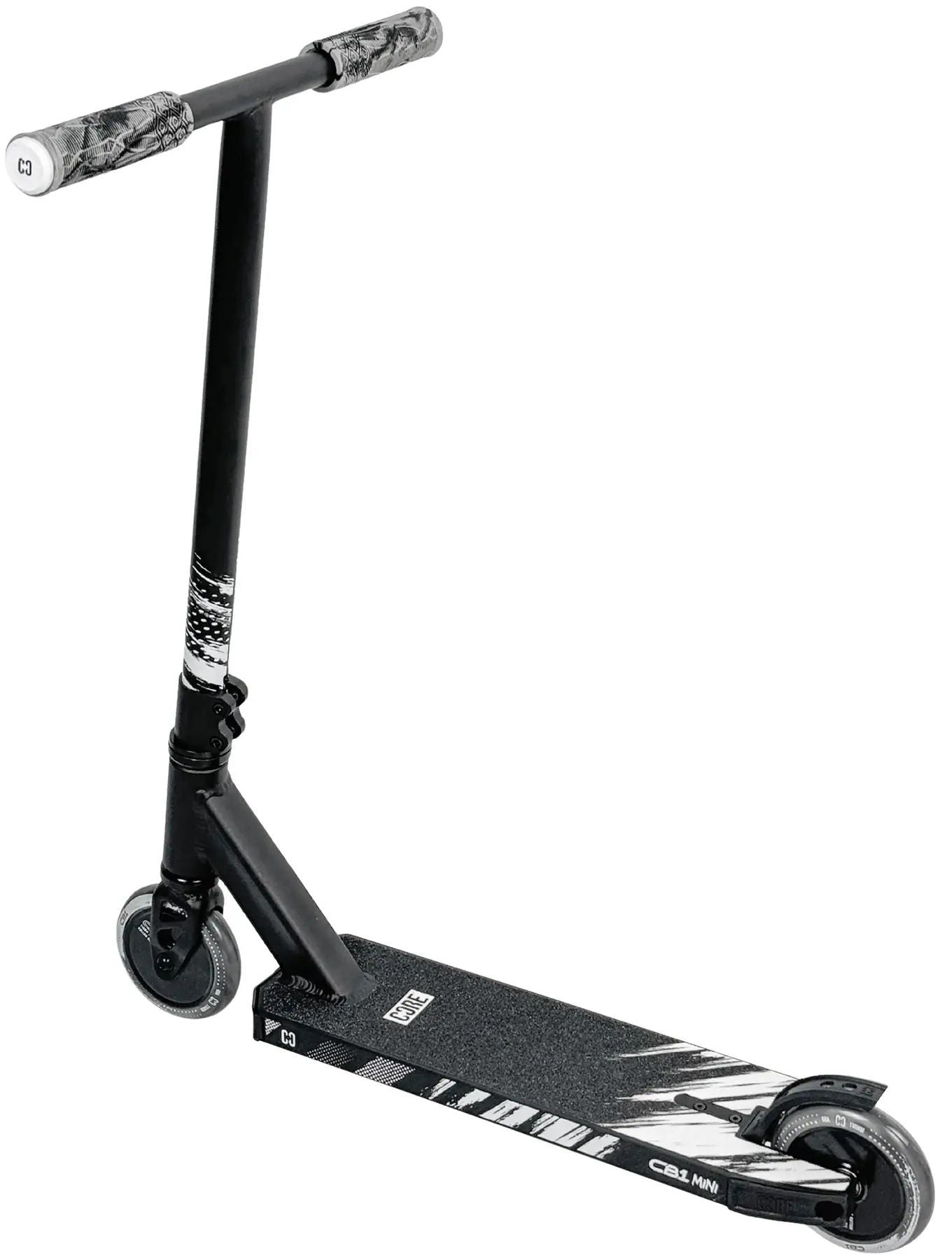 Kompakt och lätt manövrerbar trick sparkcykel från Core, designad för att ge en smidig åkupplevelse och perfekt för både nybörjare och erfarna åkare som vill utföra trick och stunts.