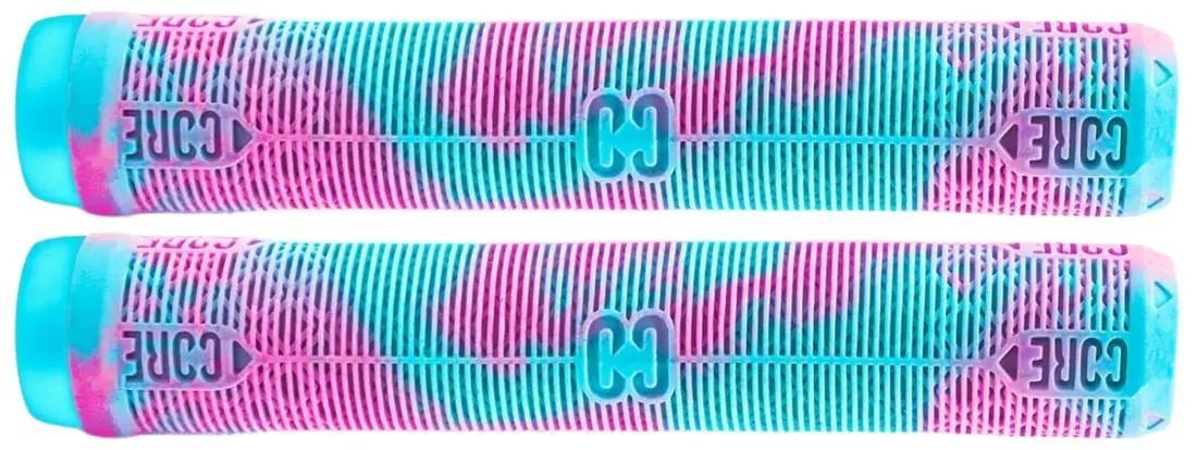 Handtag designade för sparkcyklar, perfekt för att förbättra greppet och styra med precision. Idealisk för både nybörjare och erfarna åkare som vill öka sin komfort och kontroll under åkturer. Passar ett brett utbud av sparkcykelmodeller och bidrar till en säker och rolig åkupplevelse.
