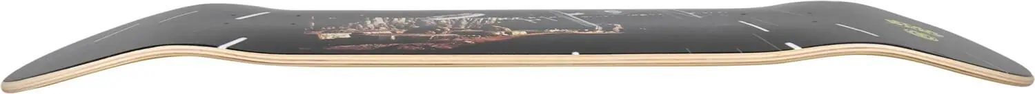 Skateboard deck med Star Wars-tema från Element, perfekt för entusiaster och samlare, med unika grafiska detaljer som hyllar den ikoniska sci-fi serien. Idealisk för både street riding och tricks.