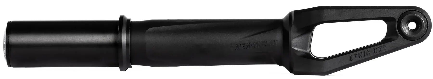 Framgaffel för kickbike, designad för Ethic Merrow V3, kompatibel med 8/12 STD IHC, perfekt för stuntåkning och trick. Robust konstruktion för ökad hållbarhet och prestanda.