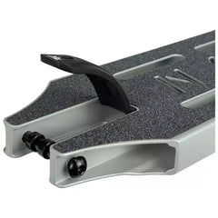 Uniq Pro Scooter Deck 470 (Silver), detaljbid inzoomad