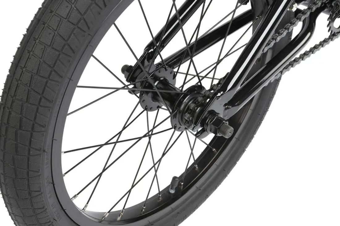 Radiobaserad ljudenhet med modern design och användarvänliga funktioner, perfekt för hemmabruk och utomhusaktiviteter. Flera ljudinställningar och en kompakt storlek gör den idealisk för alla musikälskare.