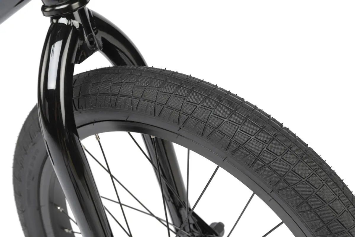 Radiobaserad ljudenhet med modern design och användarvänliga funktioner, perfekt för hemmabruk och utomhusaktiviteter. Flera ljudinställningar och en kompakt storlek gör den idealisk för alla musikälskare.