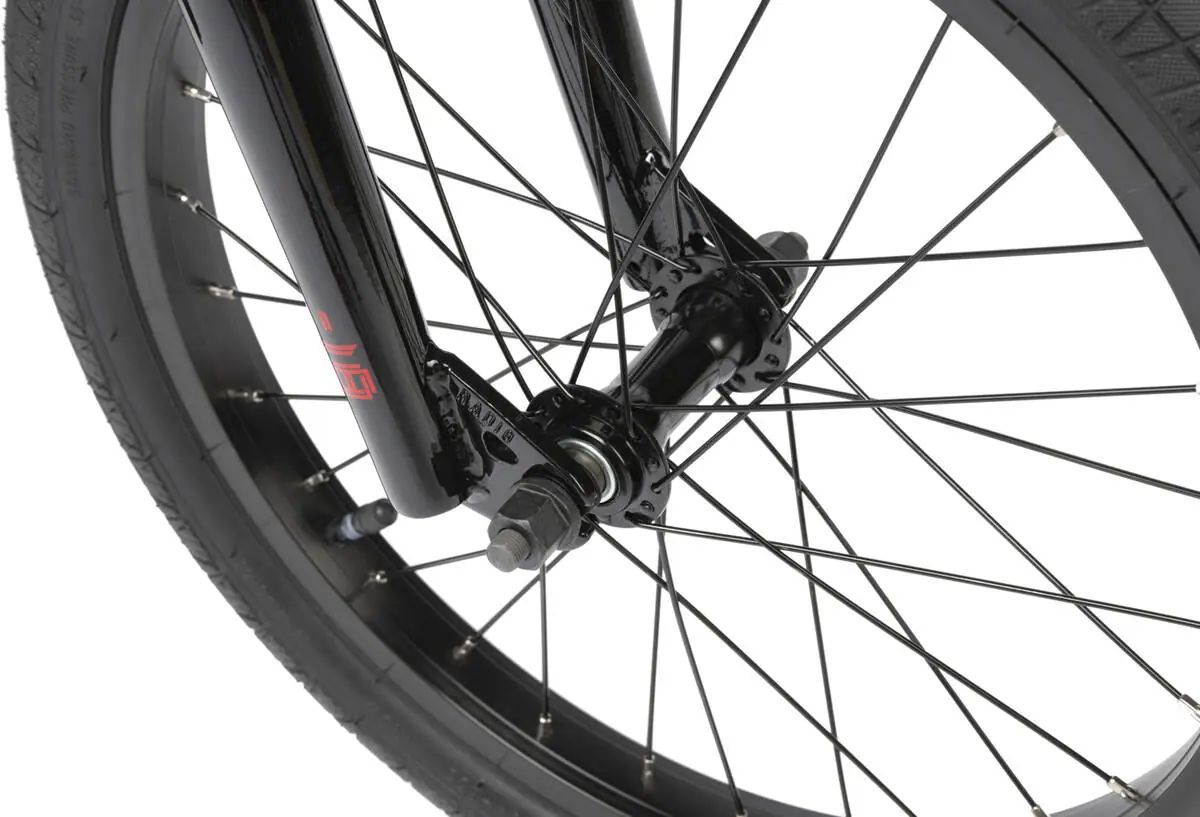 Radiobaserad ljudenhet med modern design och användarvänliga funktioner, perfekt för hemmabruk och utomhusaktiviteter. Flera ljudinställningar och en kompakt storlek gör den idealisk för alla musikälskare.