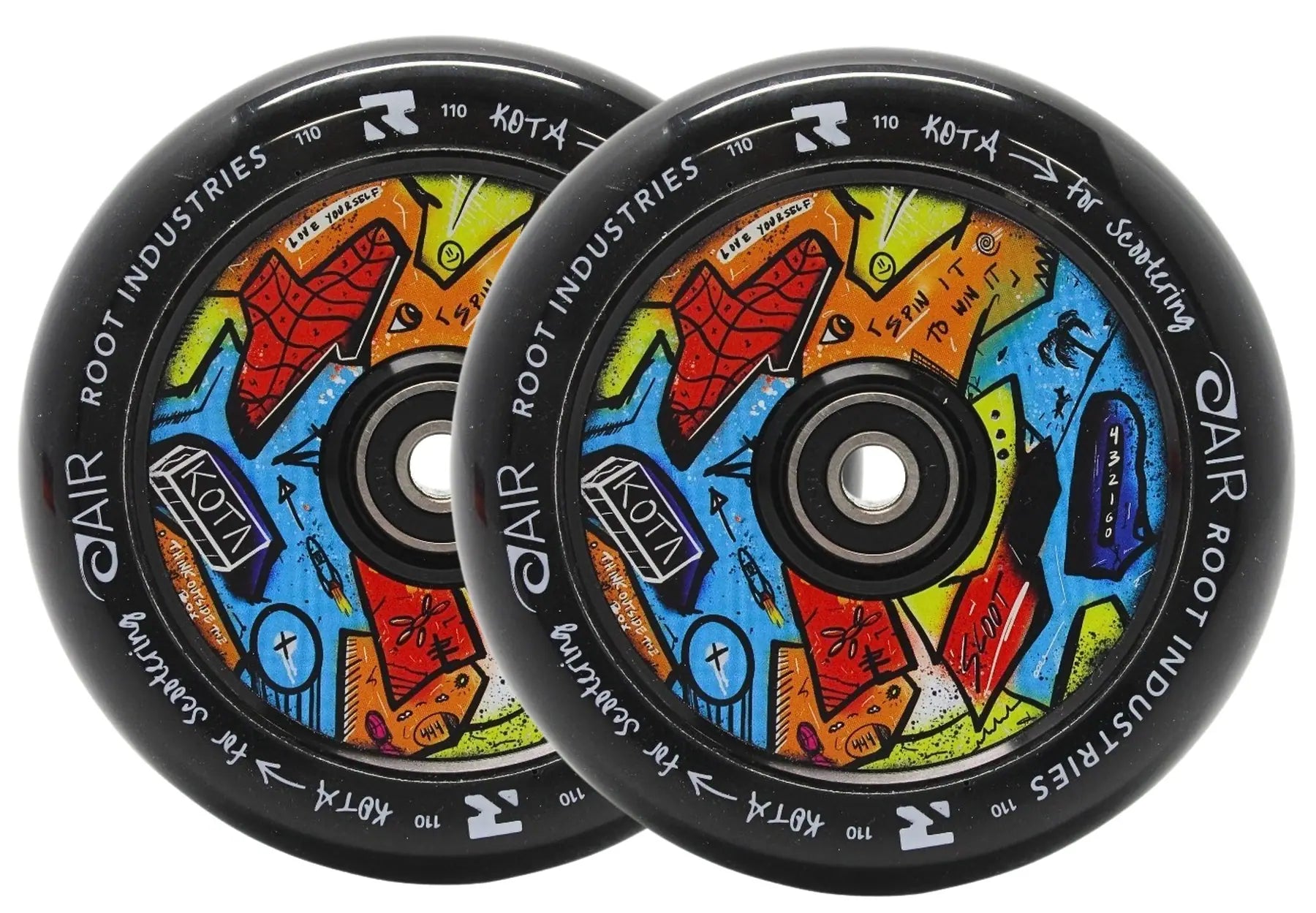 Set med två högpresterande trick sparkcykelhjul från Root Air KOTA, perfekta för stuntåkning och freestyle. Designade för att erbjuda optimal prestanda och hållbarhet, idealiska för både nybörjare och erfarna åkare. Uppgradera din sparkcykel med detta kvalitativa hjulpaket för en smidig och säker åkupplevelse.