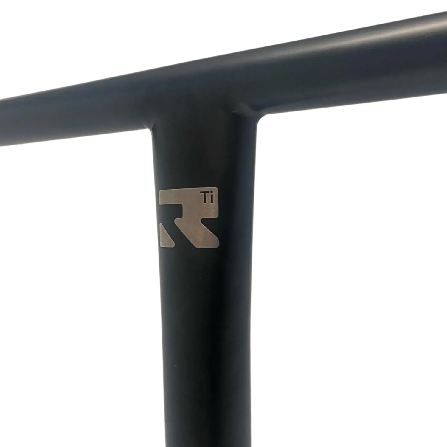 Root AIR Titanium Model T Kickbike Styre (Matte Black)