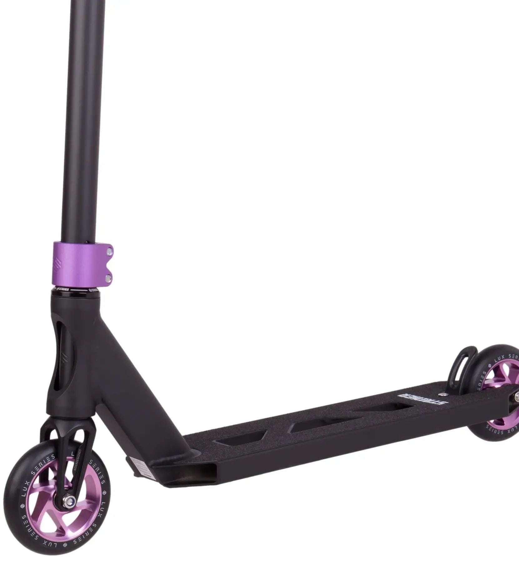 Trick sparkcykel designad för avancerad åkning och prestanda, idealisk för stuntåkning och freestyle-tricks. Perfekt val för både nybörjare och erfarna åkare som söker en pålitlig och robust lösning för actionfyllda åkturer.