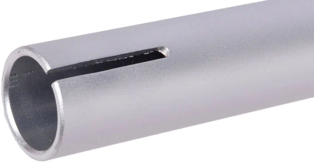 Ergonomiskt utformat styre för kickbike, designat för optimal kontroll och komfort under åkning. Passar perfekt till Striker Lux Alu kickbike och förbättrar stabliteten och manövrerbarheten. Idealisk för både nybörjare och erfarna åkare som vill uppgradera sin körupplevelse.