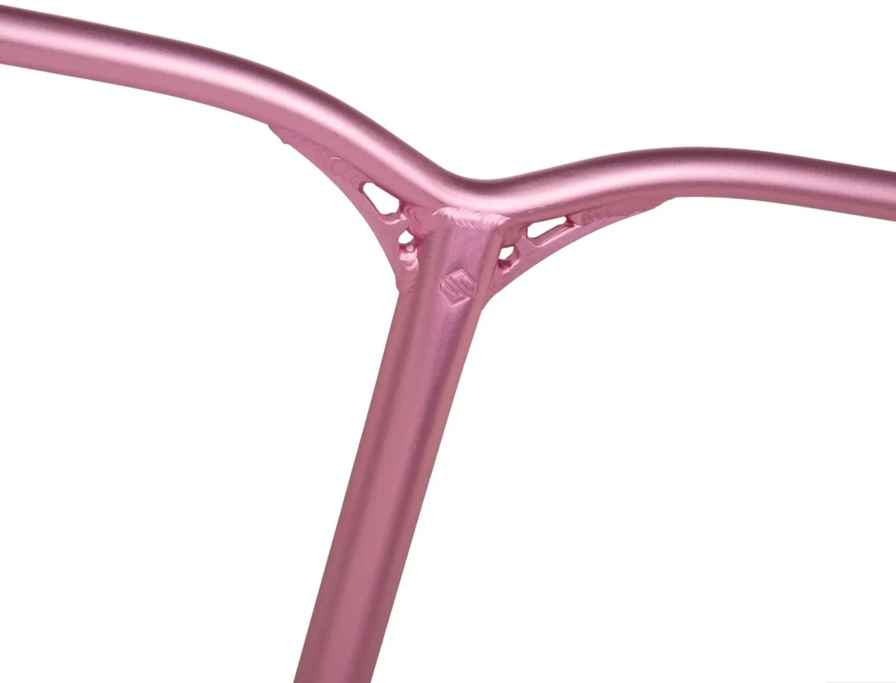 Styr till Striker Lux V2 Alu Kickbike, designad för optimal prestanda och manövrerbarhet. Perfekt för både nybörjare och mer erfarna åkare, vilket ger en smidig och säker åkpresentation.