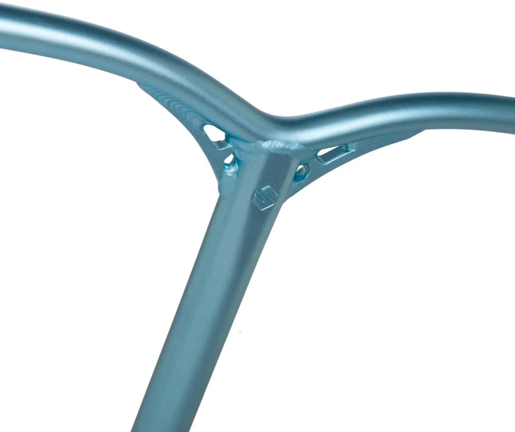 Styr till Striker Lux V2 Alu Kickbike, designad för optimal prestanda och manövrerbarhet. Perfekt för både nybörjare och mer erfarna åkare, vilket ger en smidig och säker åkpresentation.