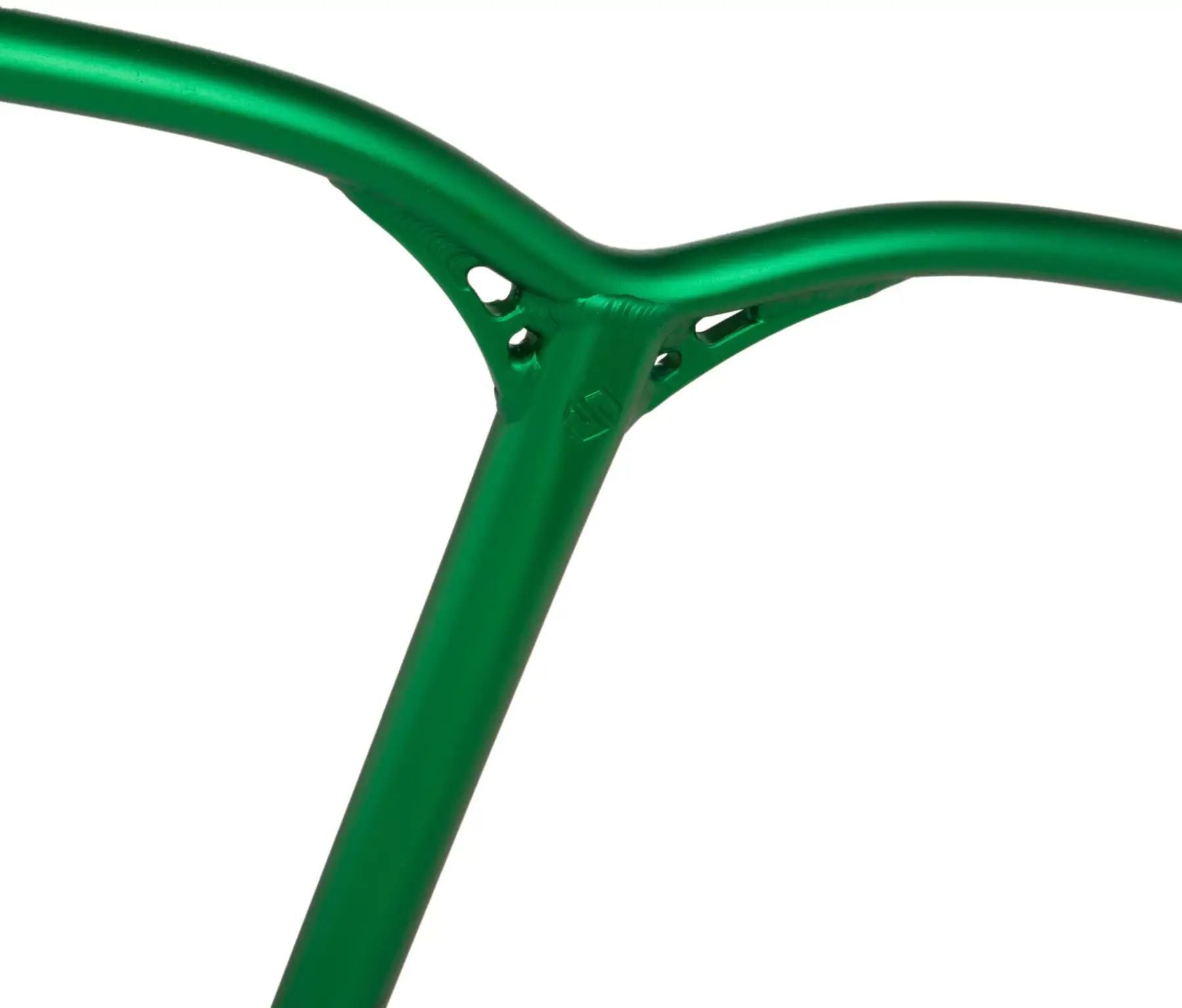 Styr till Striker Lux V2 Alu Kickbike, designad för optimal prestanda och manövrerbarhet. Perfekt för både nybörjare och mer erfarna åkare, vilket ger en smidig och säker åkpresentation.