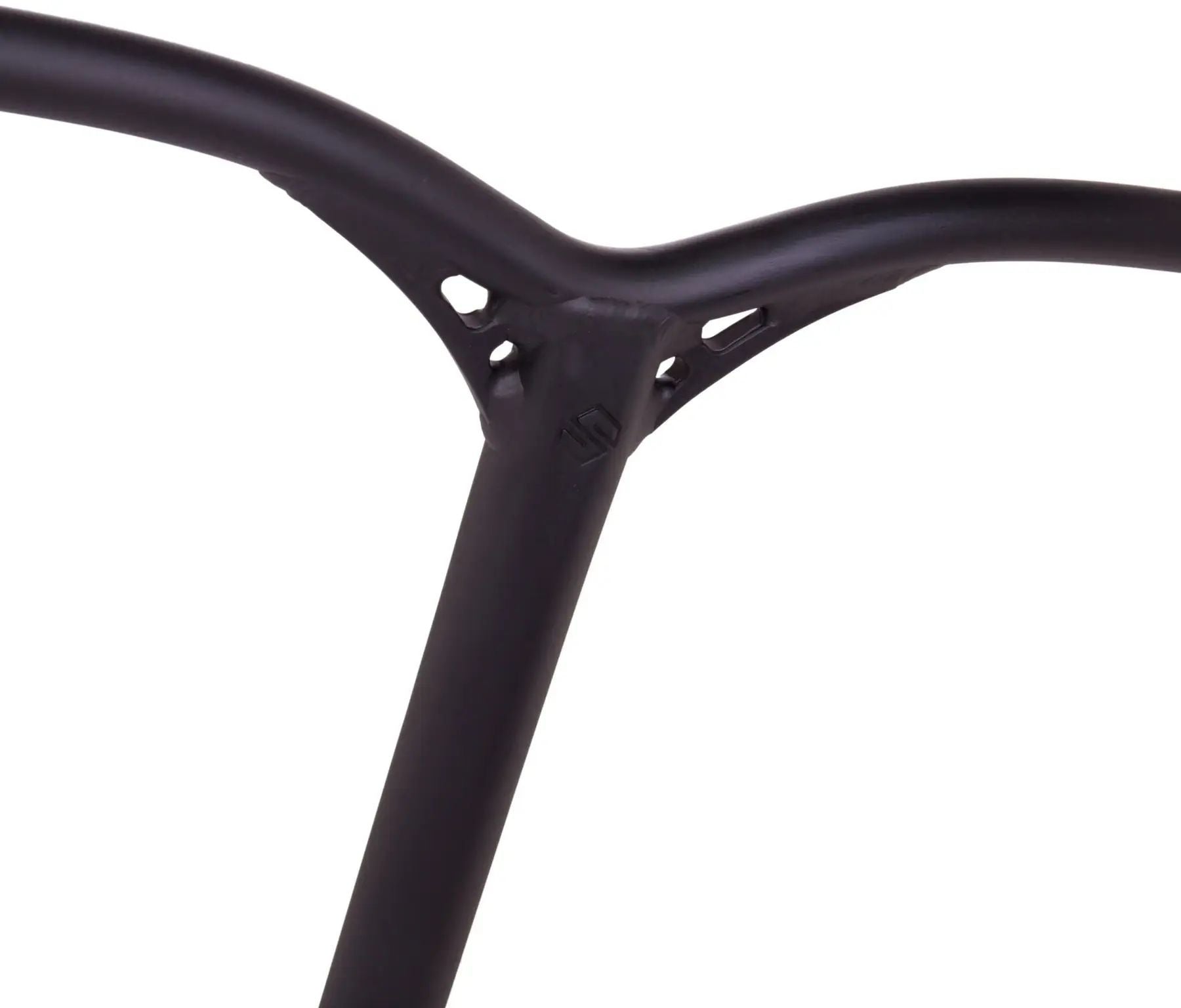 Styr till Striker Lux V2 Alu Kickbike, designad för optimal prestanda och manövrerbarhet. Perfekt för både nybörjare och mer erfarna åkare, vilket ger en smidig och säker åkpresentation.