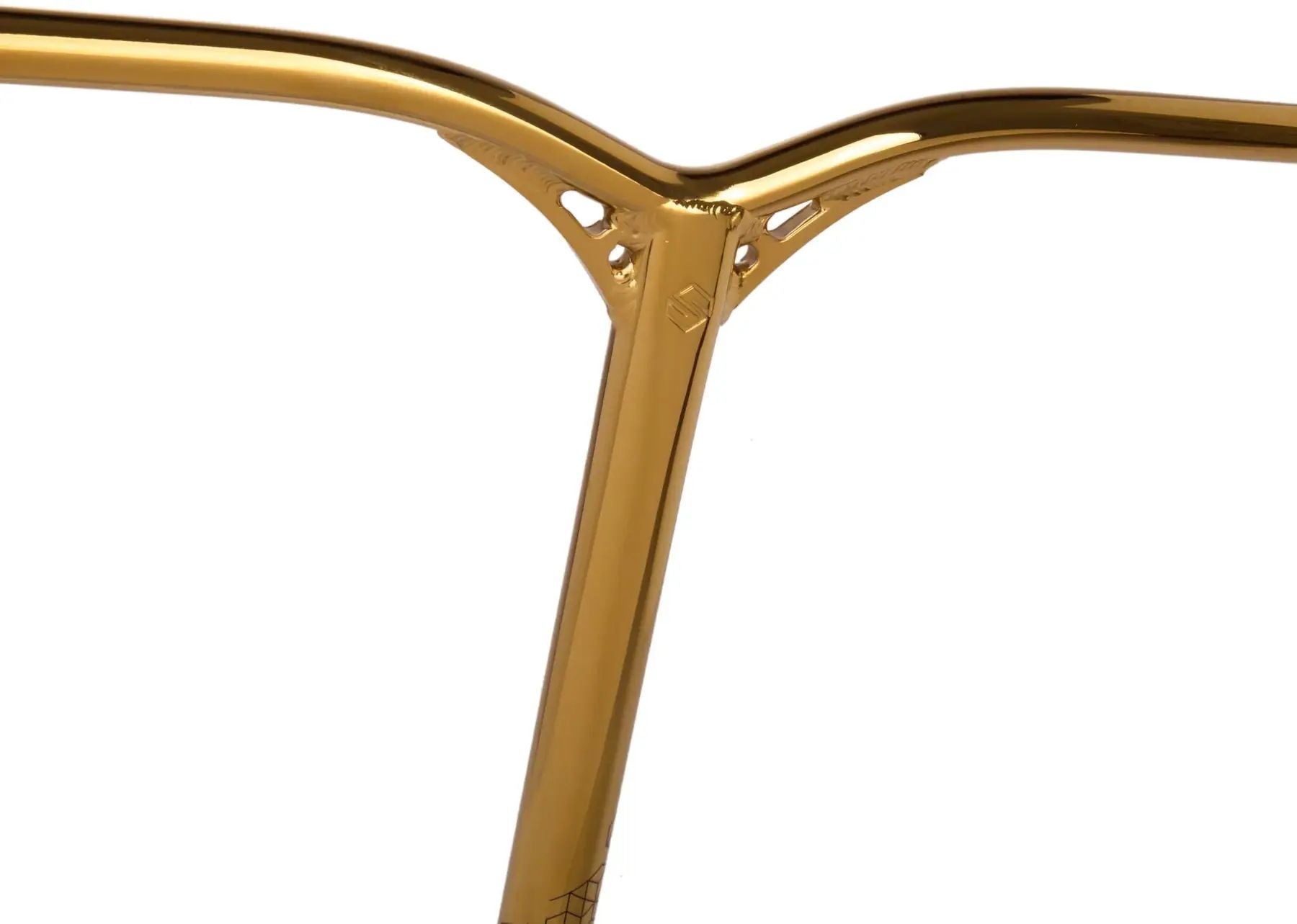 Styr till Striker Lux V2 Alu Kickbike, designad för optimal prestanda och manövrerbarhet. Perfekt för både nybörjare och mer erfarna åkare, vilket ger en smidig och säker åkpresentation.